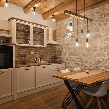 Apartments Dalmatian Stone House 투라니 외부 사진