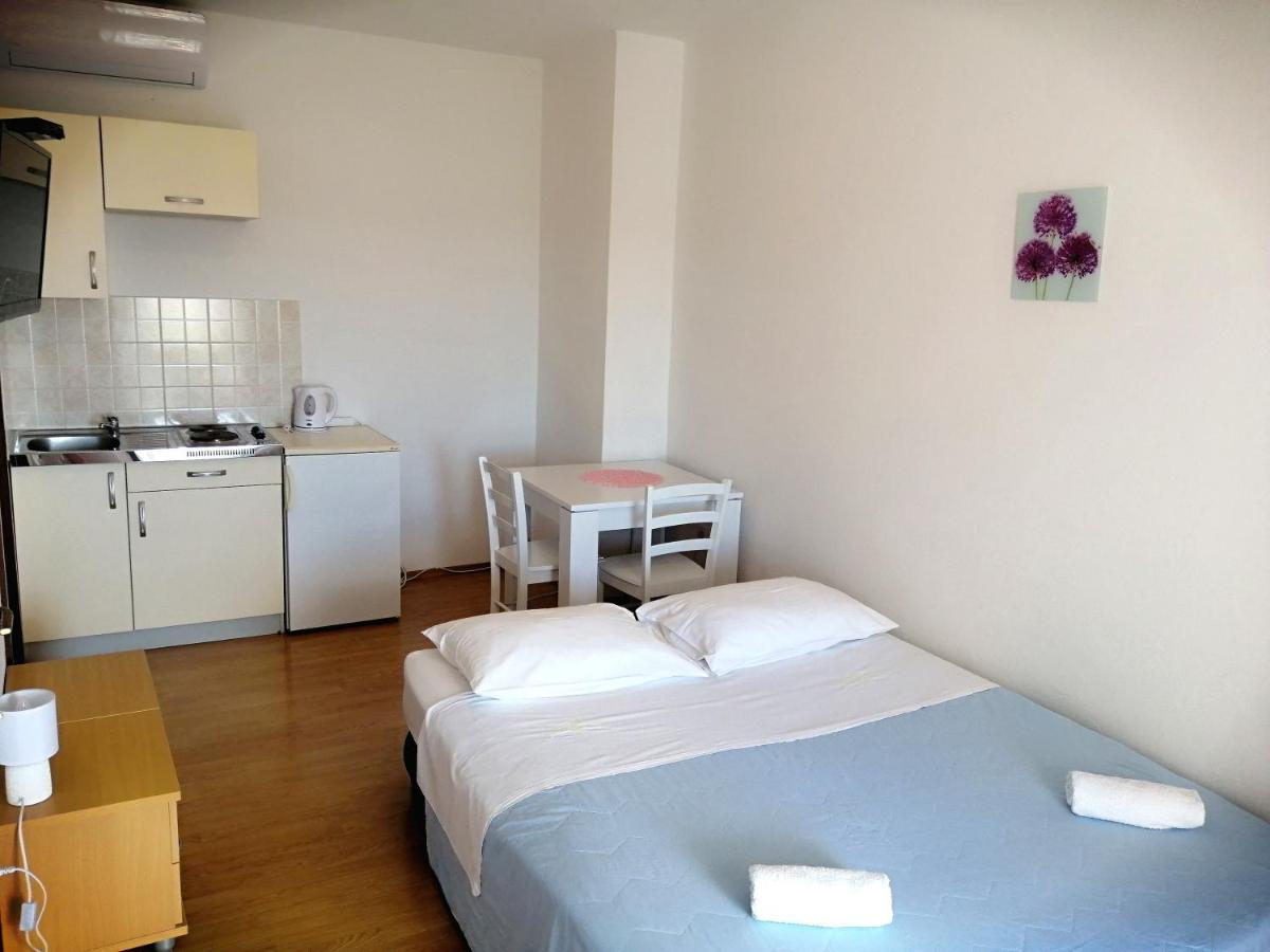 Apartments Dalmatian Stone House 투라니 외부 사진