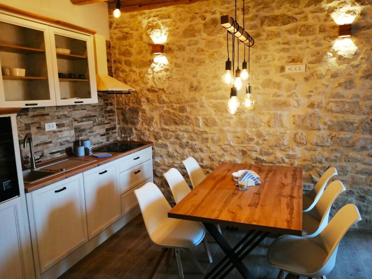 Apartments Dalmatian Stone House 투라니 외부 사진