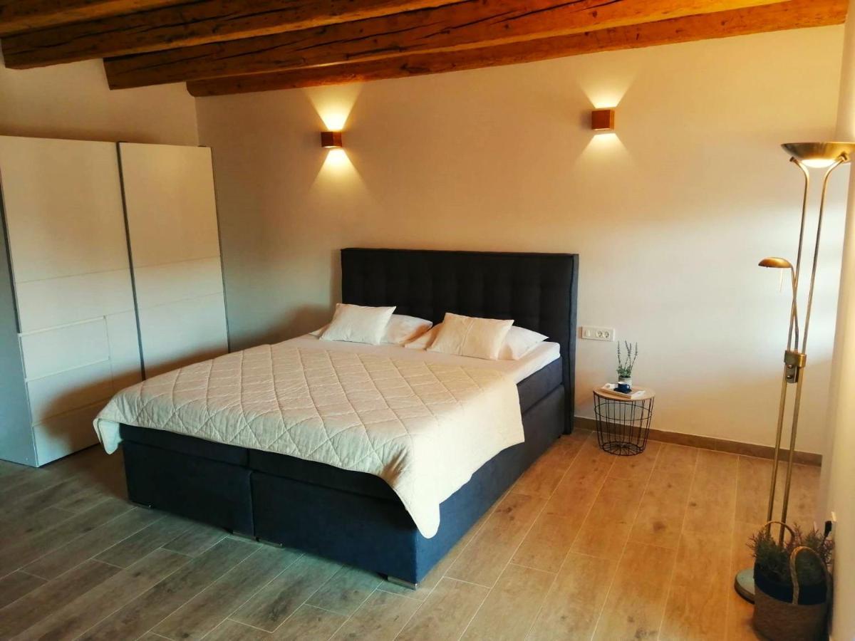 Apartments Dalmatian Stone House 투라니 외부 사진
